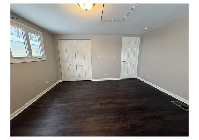 Building Photo - 4129 W 90th St