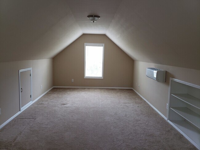 Building Photo - Dazzling 3 Bedroom Home with Bonus Room, Fenced Backyard! Located in Cooper Farms!