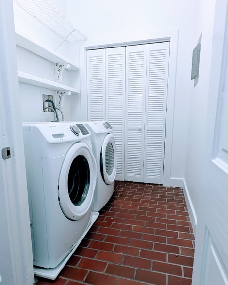 Building Photo - 955 Rogers St