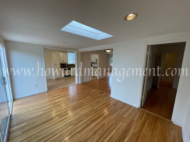 Building Photo - Beautiful Home On Corner Lot With Large Ba...