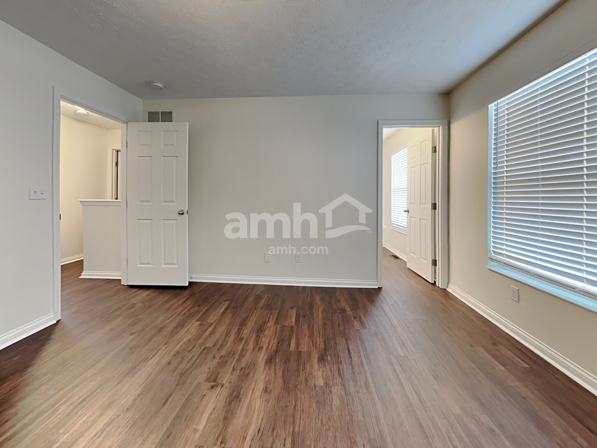 Building Photo - 2159 Glenview Dr