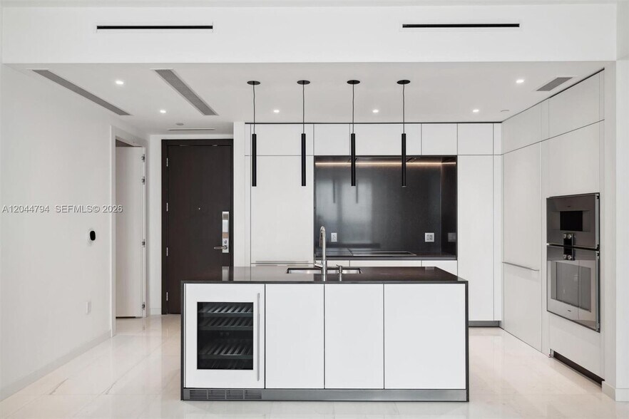 Building Photo - 300 Biscayne Boulevard Way