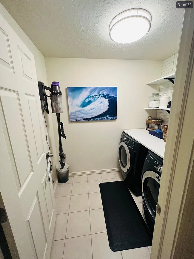 Building Photo - Spacious End-Row Townhome