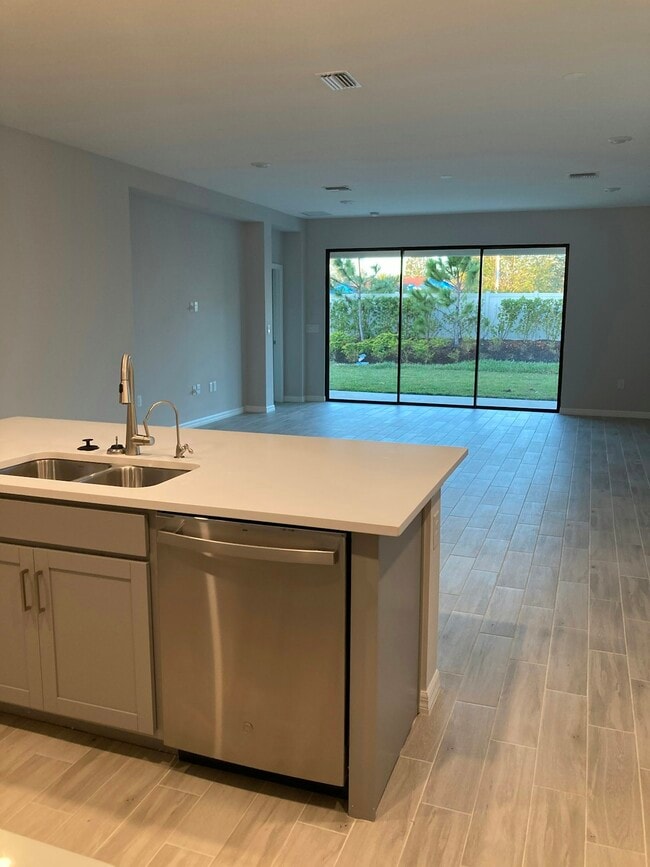 Building Photo - 15333 Isla Palma Ln