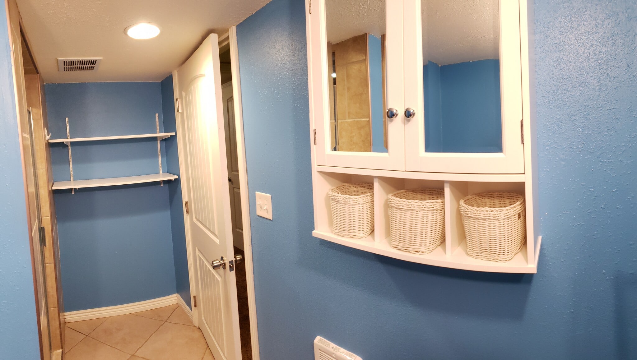 Bathroom - 1079 S Woodruff Ave