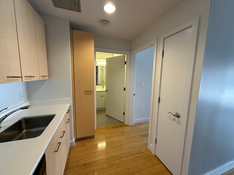 Building Photo - 1088 Boylston St