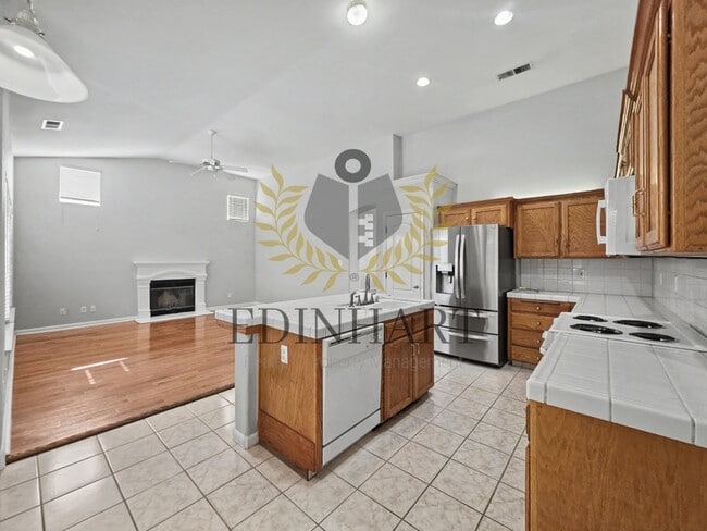 Building Photo - 5774 N State St