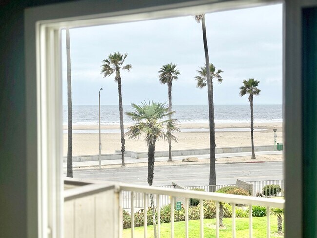 Building Photo - 258 E Surfside Dr