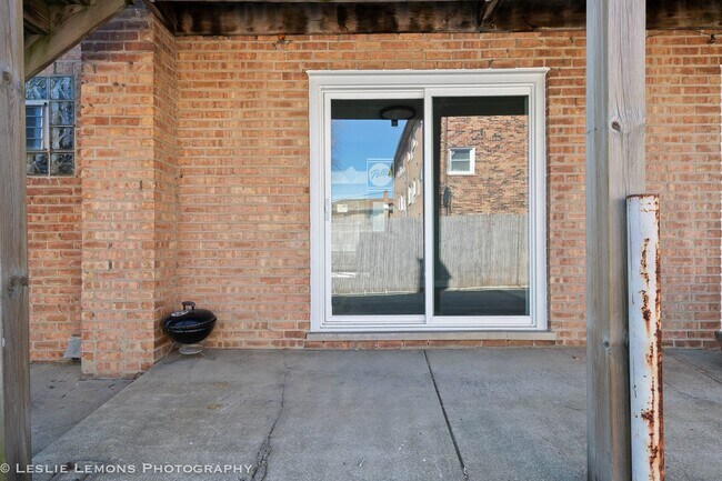 Building Photo - 7653 Roberts Rd