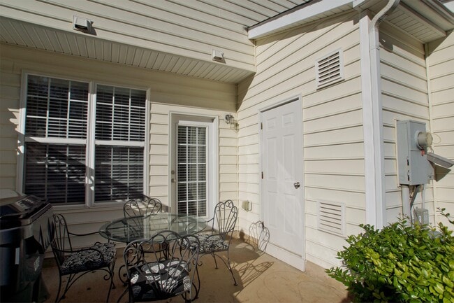 Building Photo - 405 Hamlet Park Dr