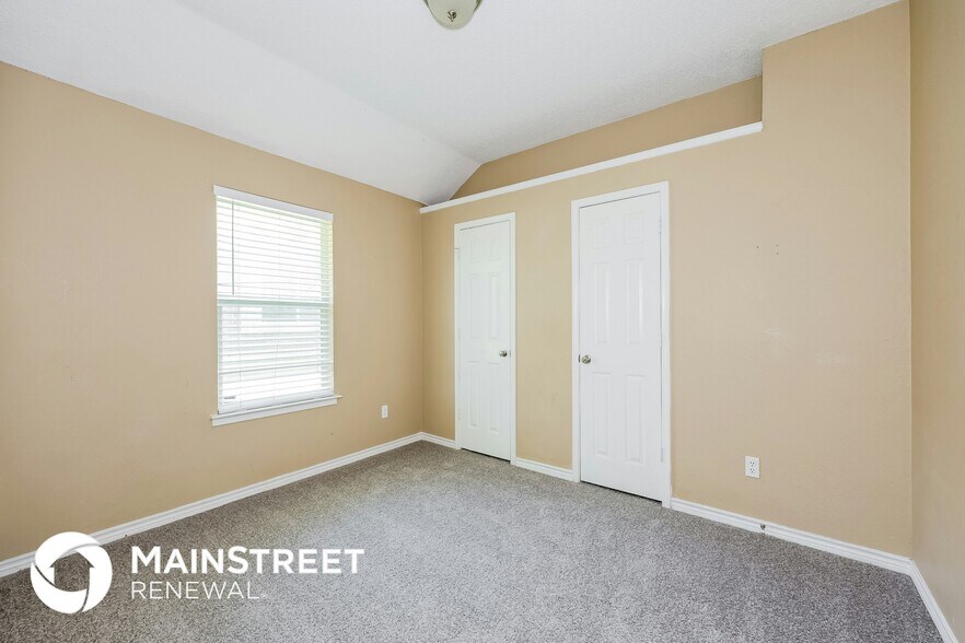 Building Photo - 740 Regalwood Dr