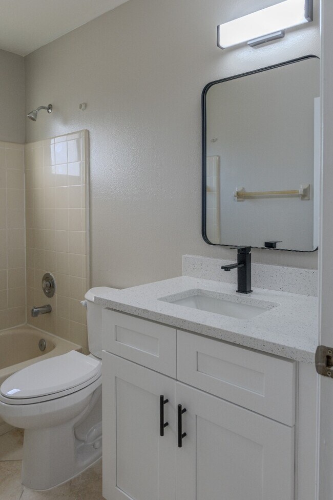 Building Photo - 5004 Laguna Bay Cir