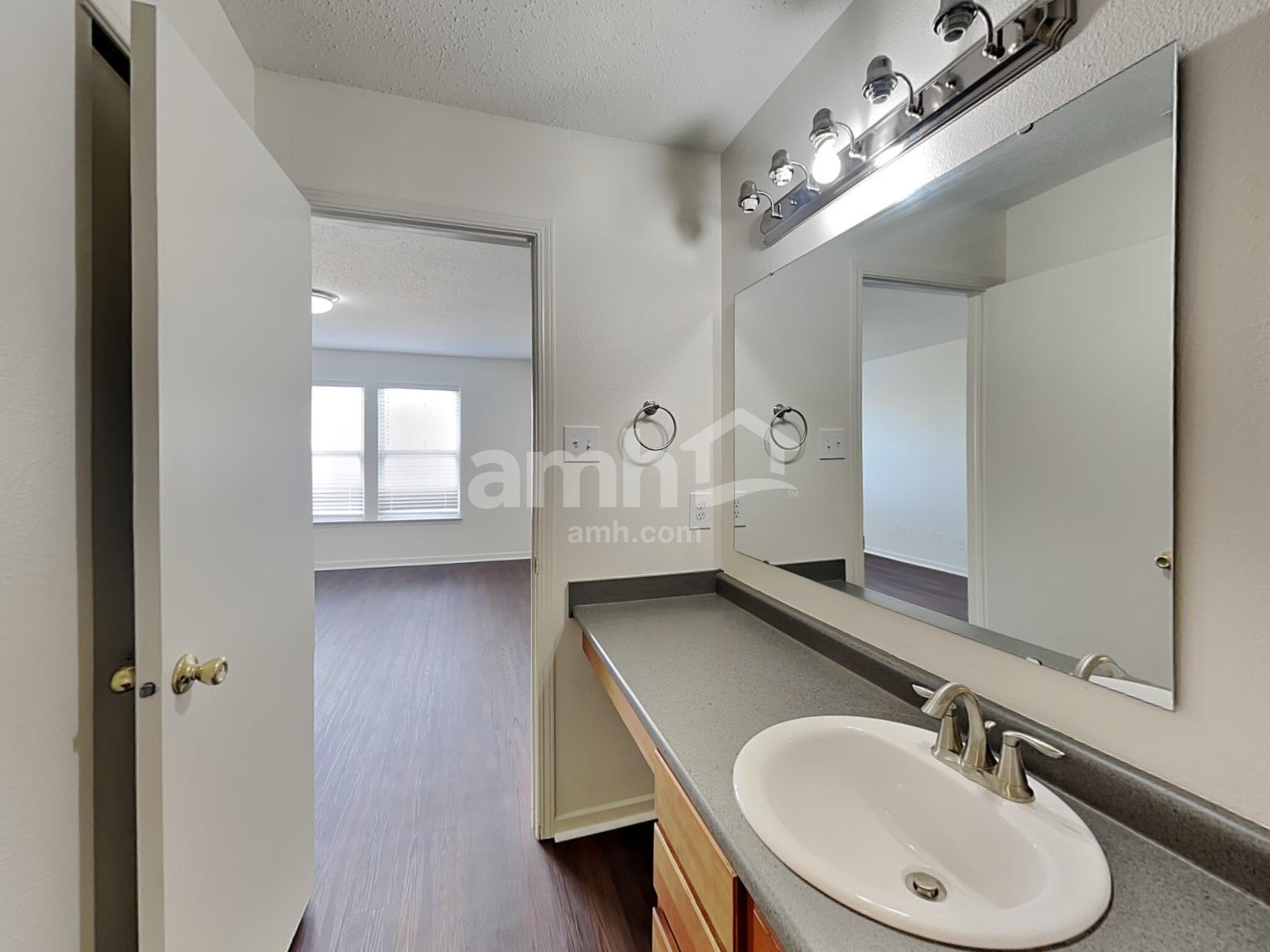 Building Photo - 5624 Grassy Bank Dr