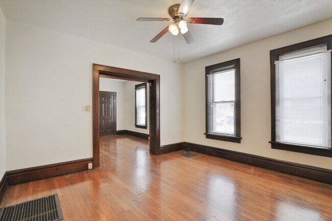 Building Photo - 4 Bedroom , 2 Bath Newly Renovated house - Right off of High St