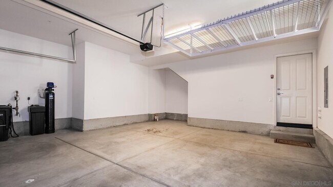 Building Photo - 1167 Calle Obsidiana