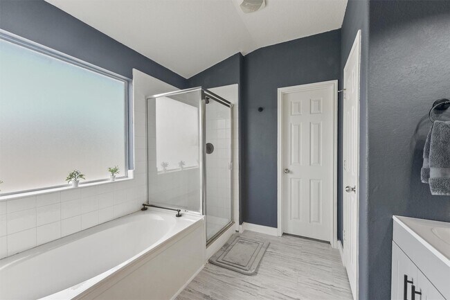 Building Photo - 6131 Wilcox Point Dr