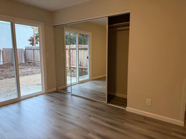 Building Photo - 5417 E Knoll Dr