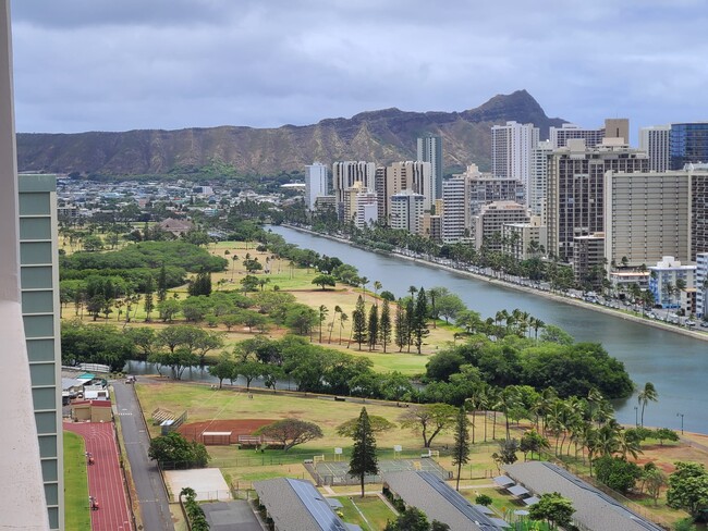 Unobstructed view of Diamond Head! - 500 University Ave