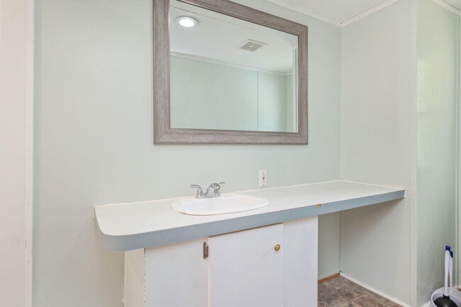 Building Photo - 2725 FL-83