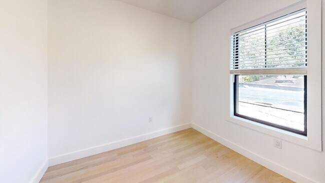 Building Photo - 52 Withington St