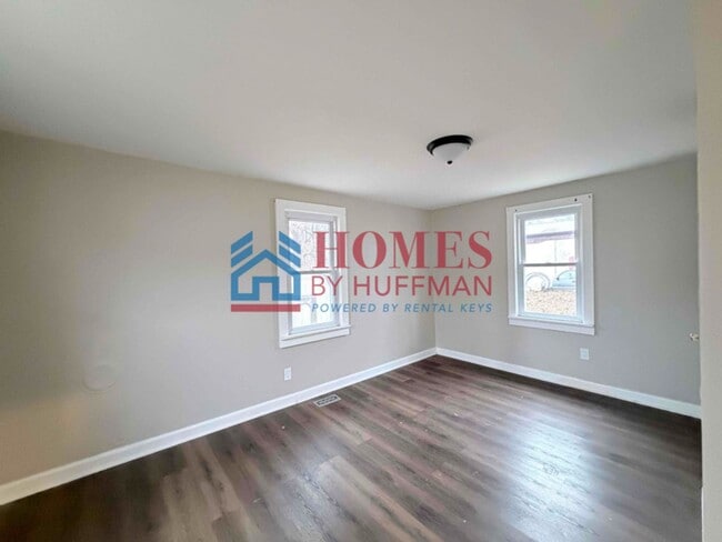 Building Photo - One Bedroom House | Now Available