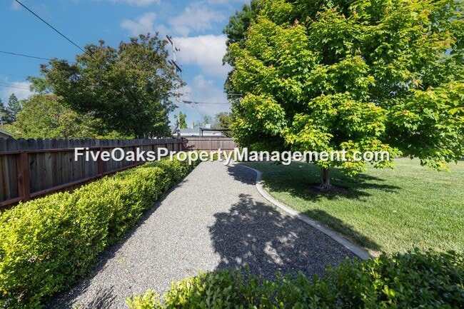 Building Photo - 102 Grenoble Way