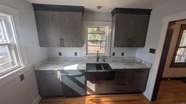 Building Photo - 2015 Bradley Ave
