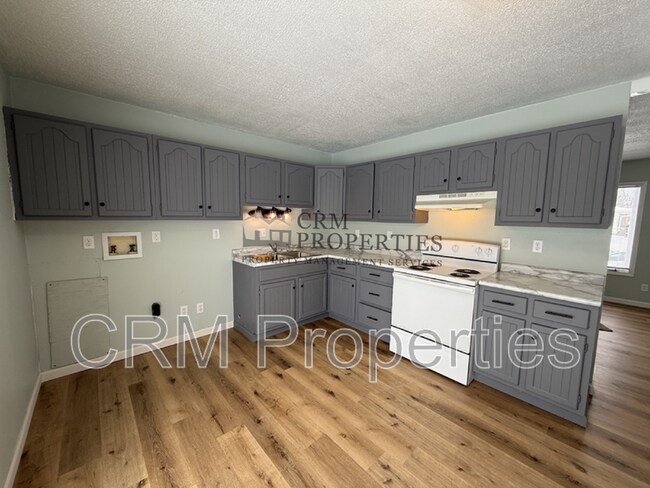 Building Photo - 800 Maumee Dr