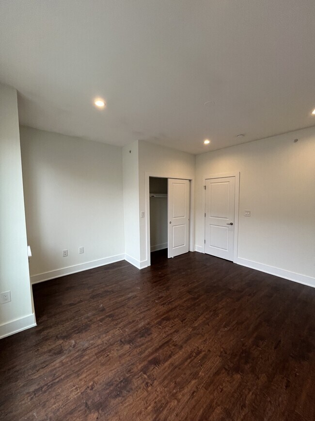 Building Photo - 1219 N 5th St