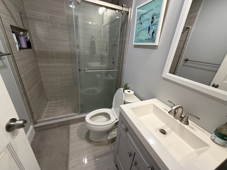 Building Photo - 804 Parker St