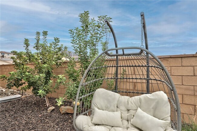 Building Photo - 33063 Table Rock Dr