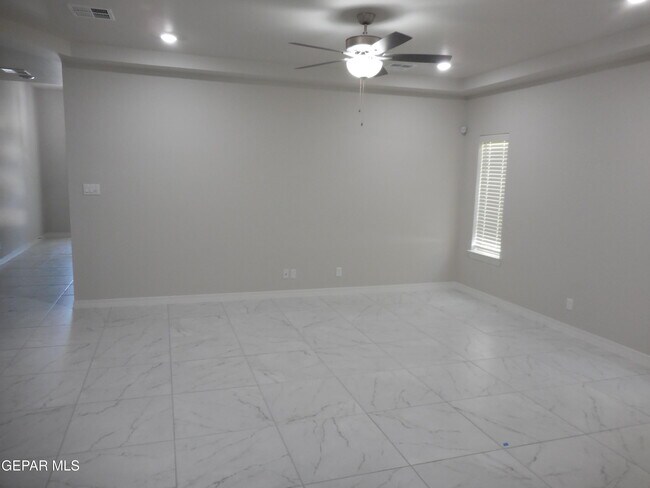 Building Photo - 552 Pne Vly Pl