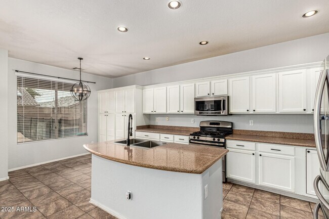 Building Photo - 16435 N 152nd Ln