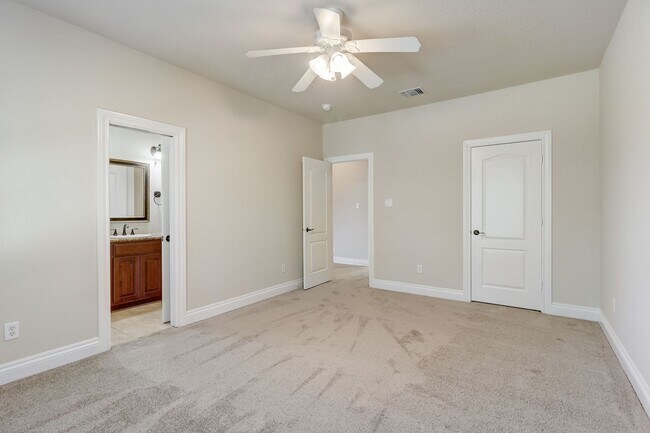 Building Photo - SEPTEMBER  HALF OFF First Month Rent- Spri...