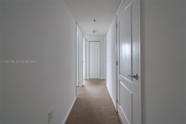 Building Photo - 1200 Brickell Bay Dr