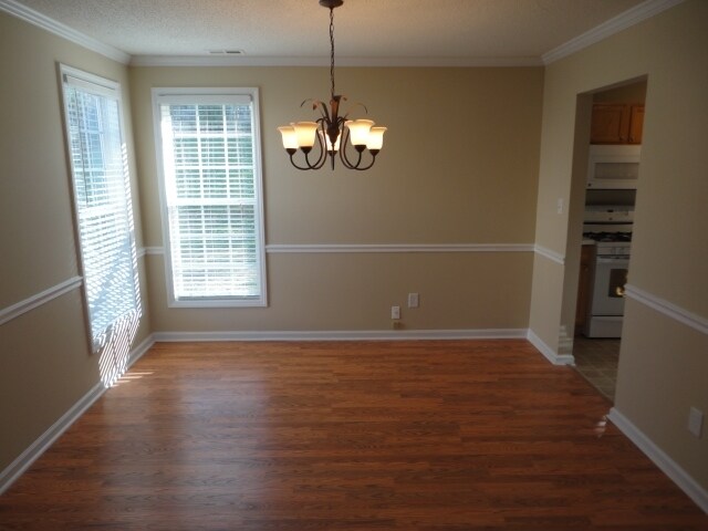 Building Photo - 817 Northwood Hills Ave