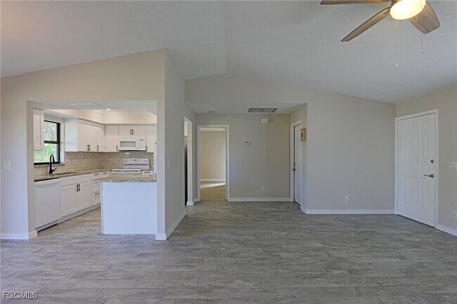 Building Photo - 629 SW Santa Barbara Pl