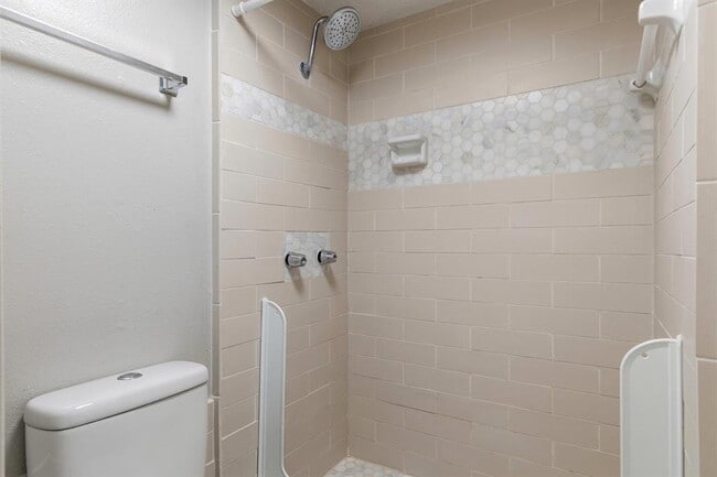 Building Photo - 6405 Chimney Creek Cir