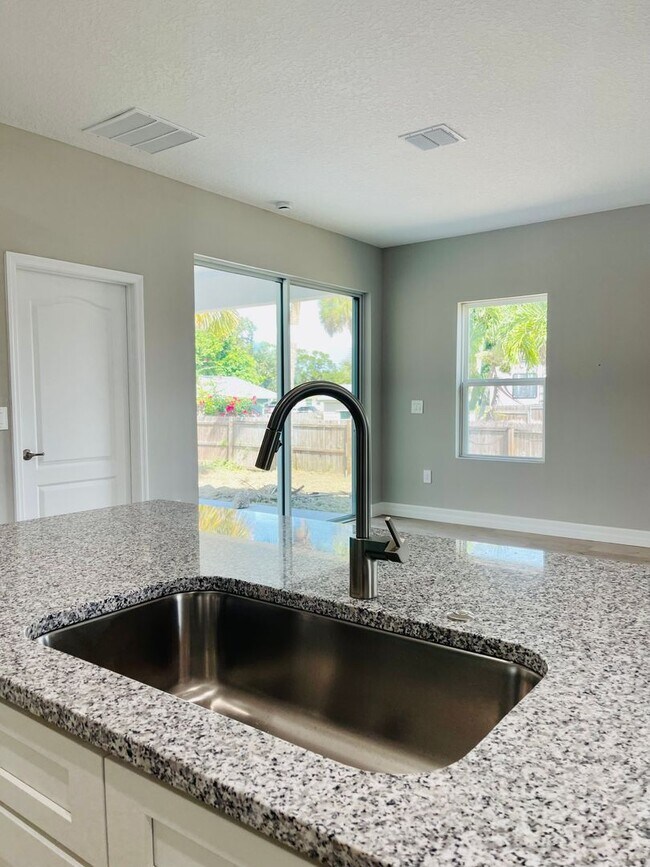 Building Photo - Welcome to your dream rental in beautiful ...