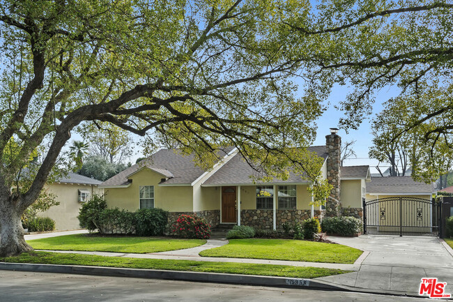 Building Photo - 13958 Peach Grove St