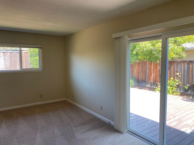 Building Photo - Quiet Sunnyvale Home