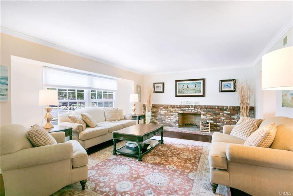 Building Photo - 17353 Elm St