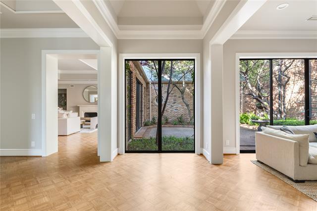 Building Photo - 29 St Laurent Pl