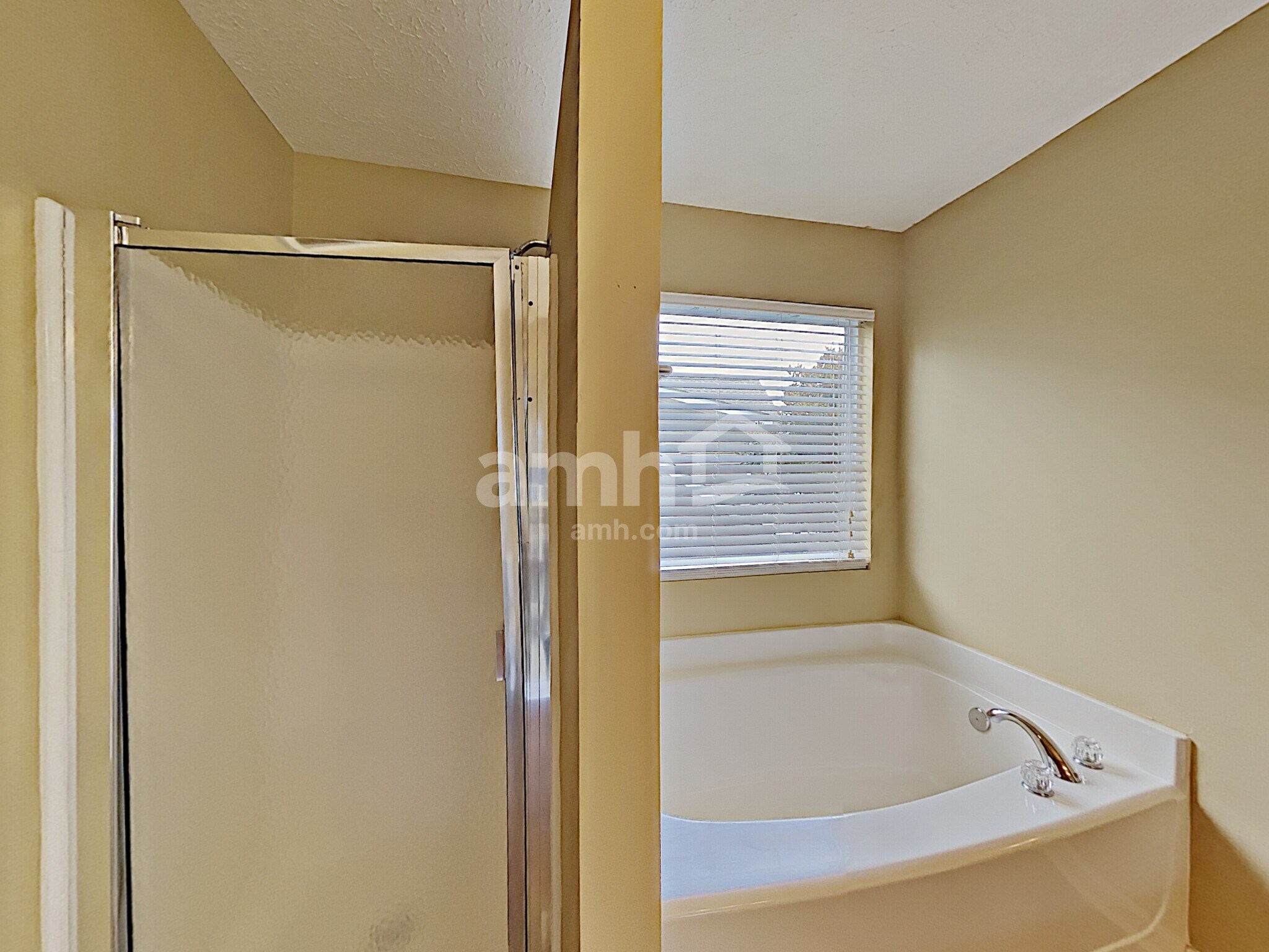 Building Photo - 1813 Baslia Ln