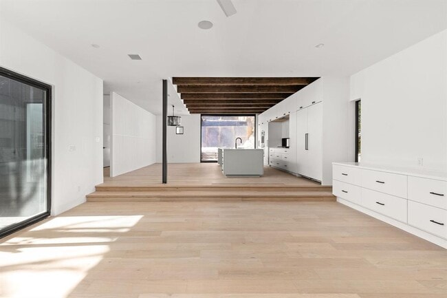 Building Photo - 1603 Chelsea Ln