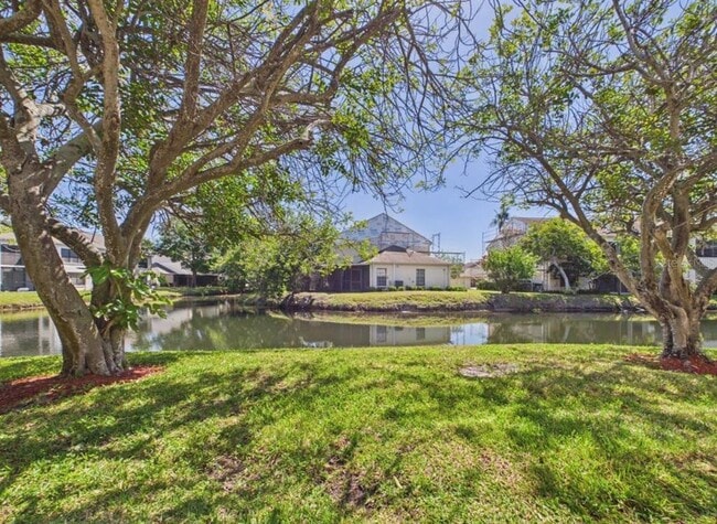 Building Photo - 2450 Pelican Ct