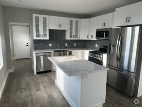 Building Photo - 4 Bed 2 Bath Newly Renovated House with Pa...