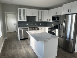 Building Photo - 484 Shurs Ln