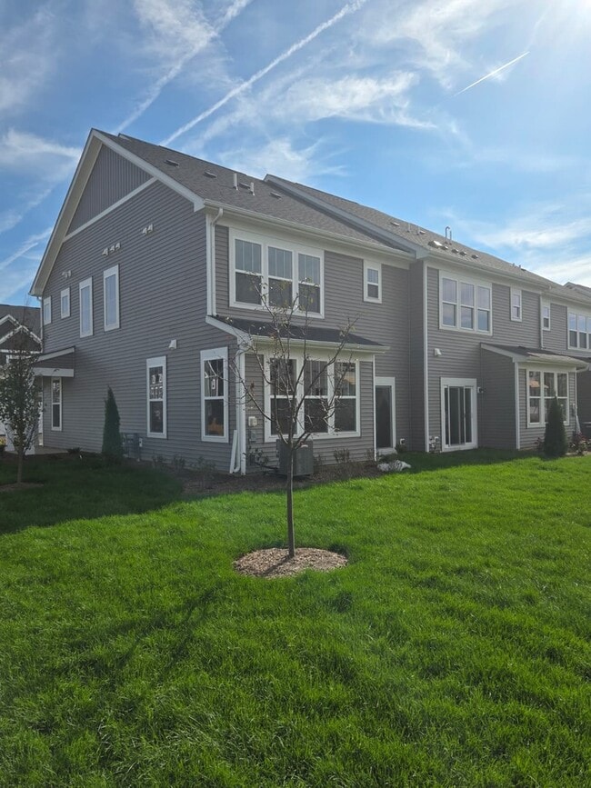 Building Photo - 5931 Hawkweed Dr