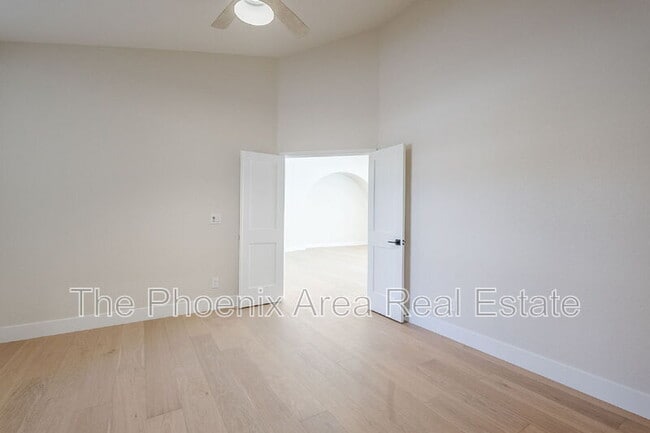 Building Photo - 1531 E Silverwood Dr